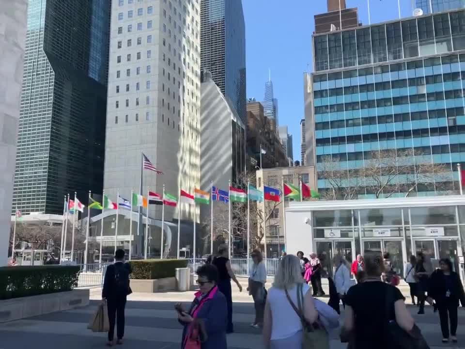 国連本部前にて（動画）